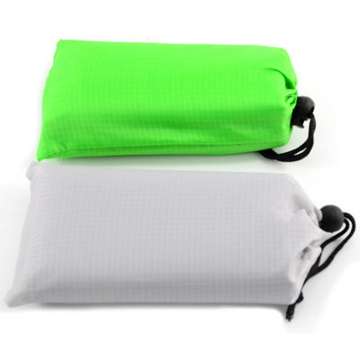Cubierta de playa portátil ligera de Oxford de bolsillo impermeable para campamento y picnic